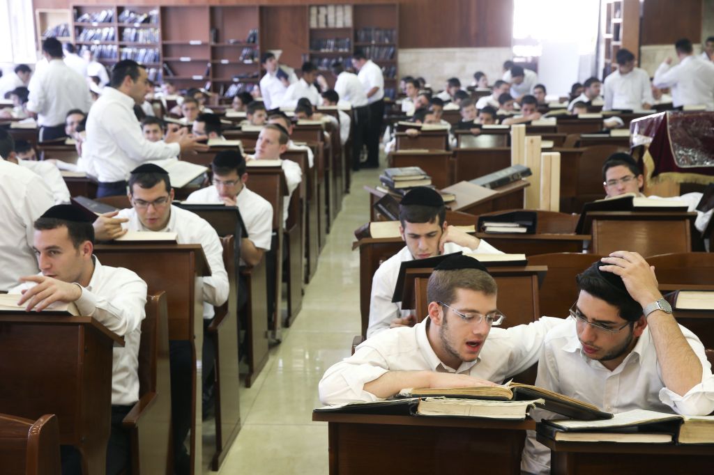 what-do-they-study-at-yeshivas-cross-currents
